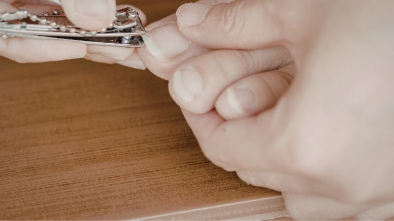 Como cortar unhas dos pés corretamente